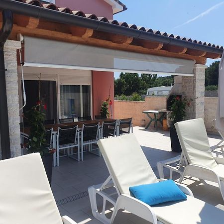 Holiday Home Nikol بولا المظهر الخارجي الصورة