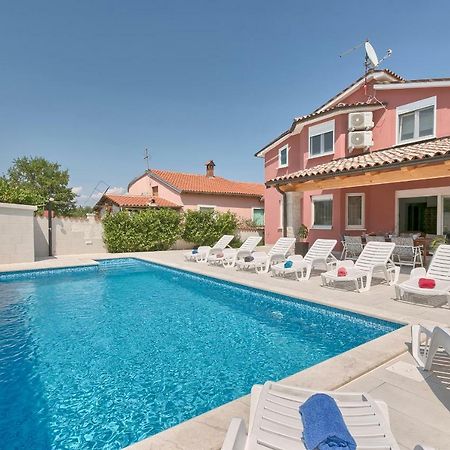 Holiday Home Nikol بولا المظهر الخارجي الصورة