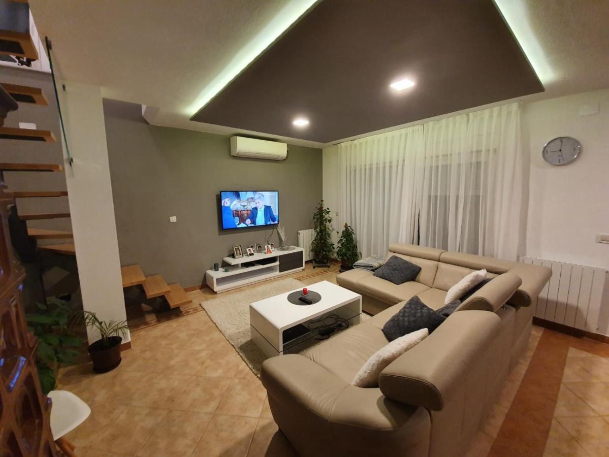 Holiday Home Nikol بولا المظهر الخارجي الصورة