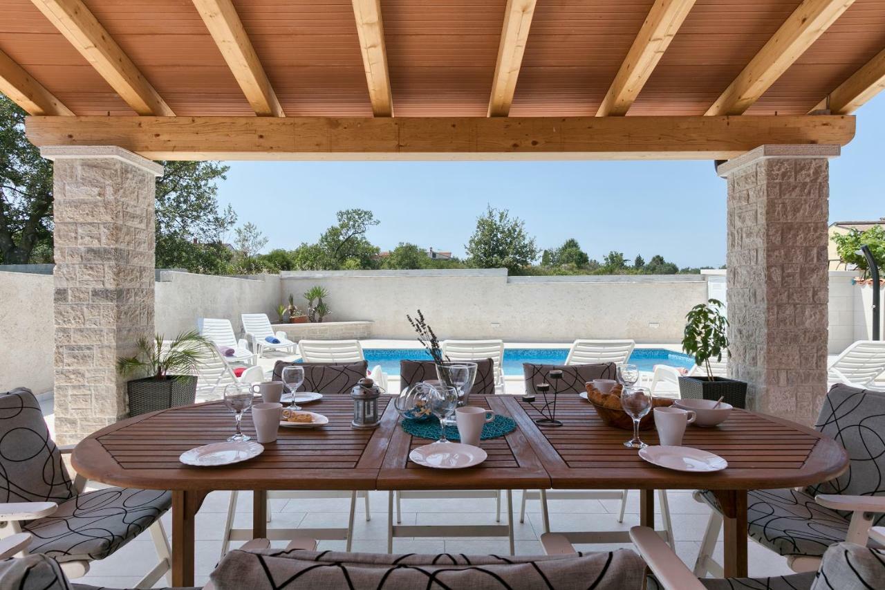 Holiday Home Nikol بولا المظهر الخارجي الصورة