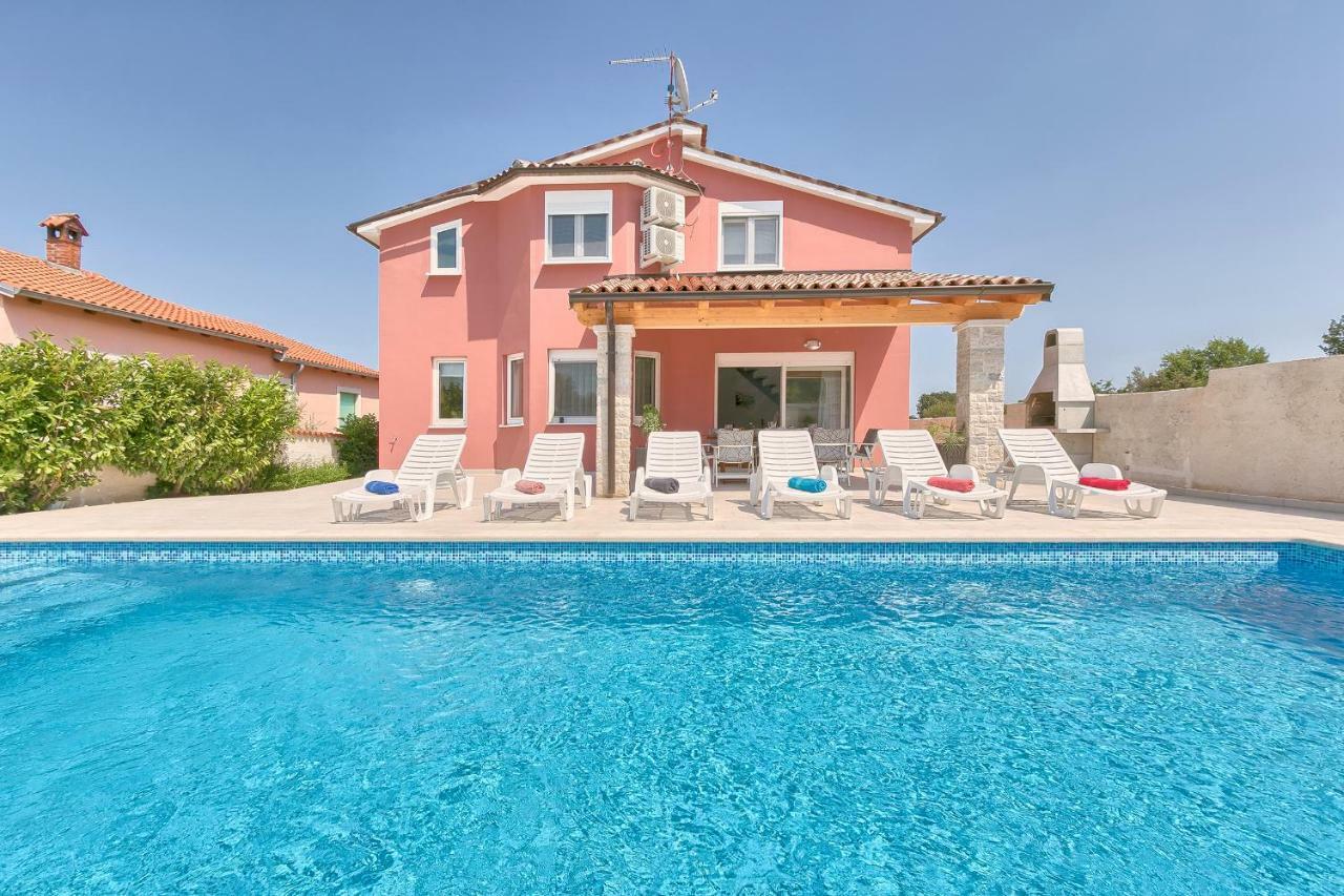 Holiday Home Nikol بولا المظهر الخارجي الصورة