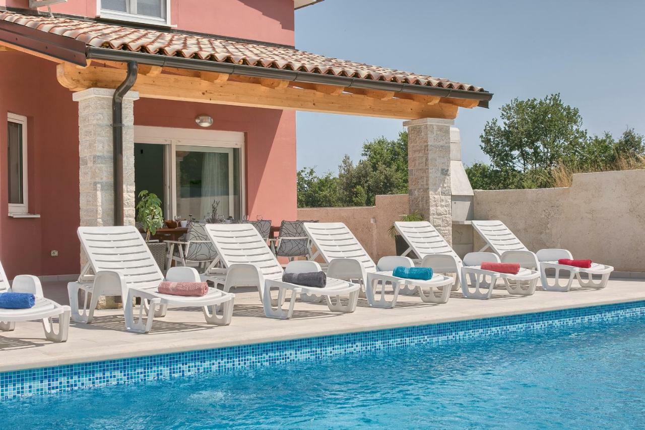 Holiday Home Nikol بولا المظهر الخارجي الصورة