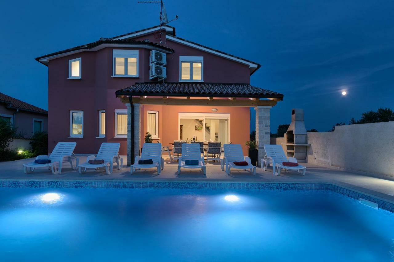 Holiday Home Nikol بولا المظهر الخارجي الصورة