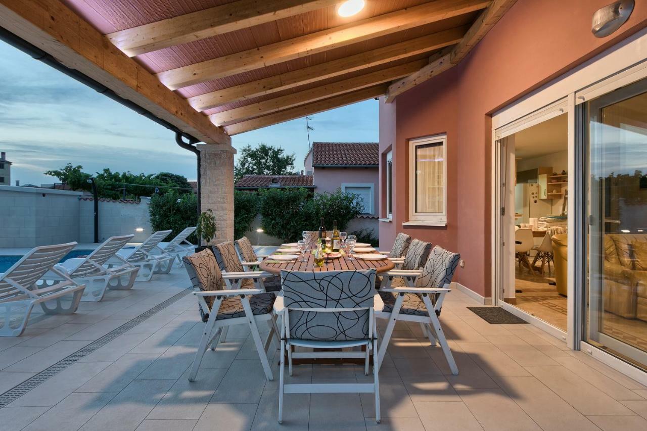 Holiday Home Nikol بولا المظهر الخارجي الصورة