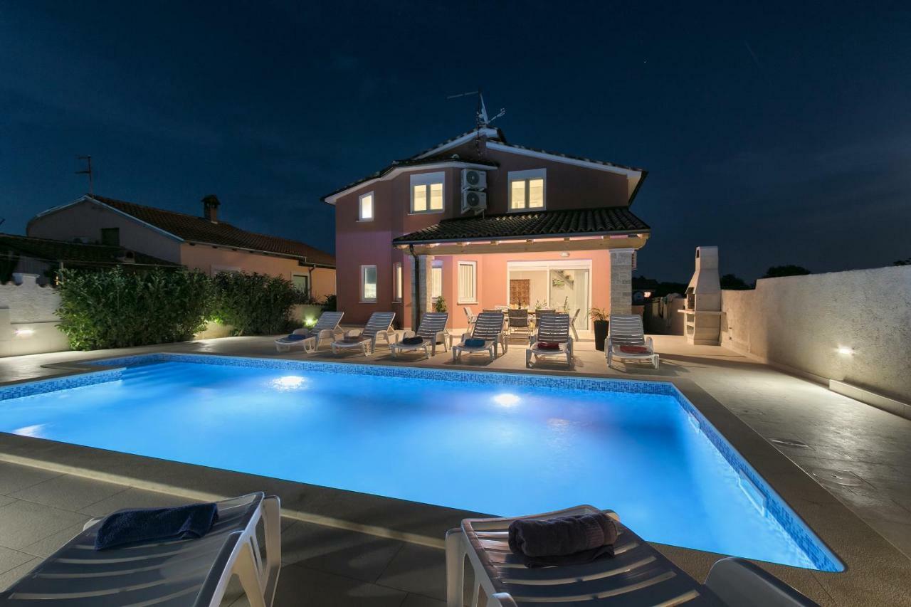 Holiday Home Nikol بولا المظهر الخارجي الصورة