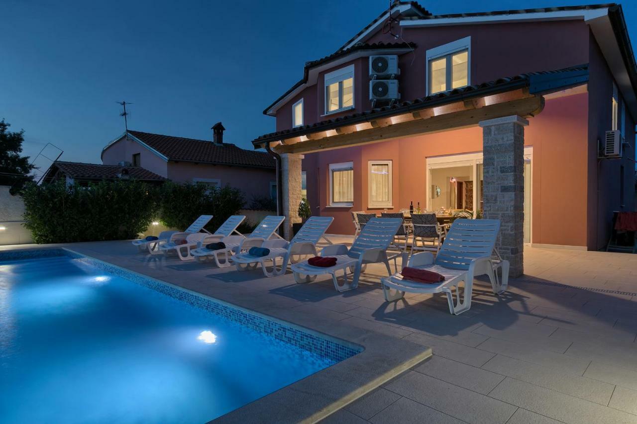 Holiday Home Nikol بولا المظهر الخارجي الصورة