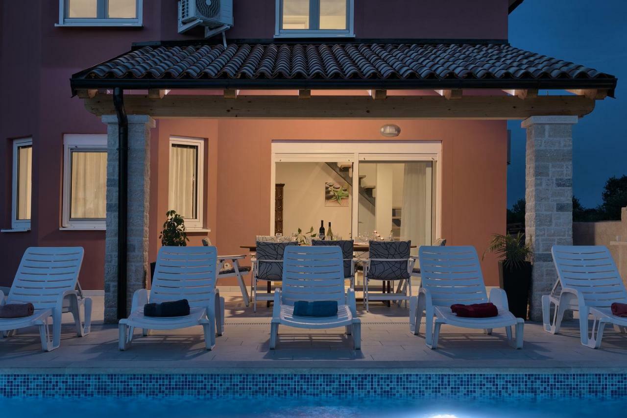 Holiday Home Nikol بولا المظهر الخارجي الصورة