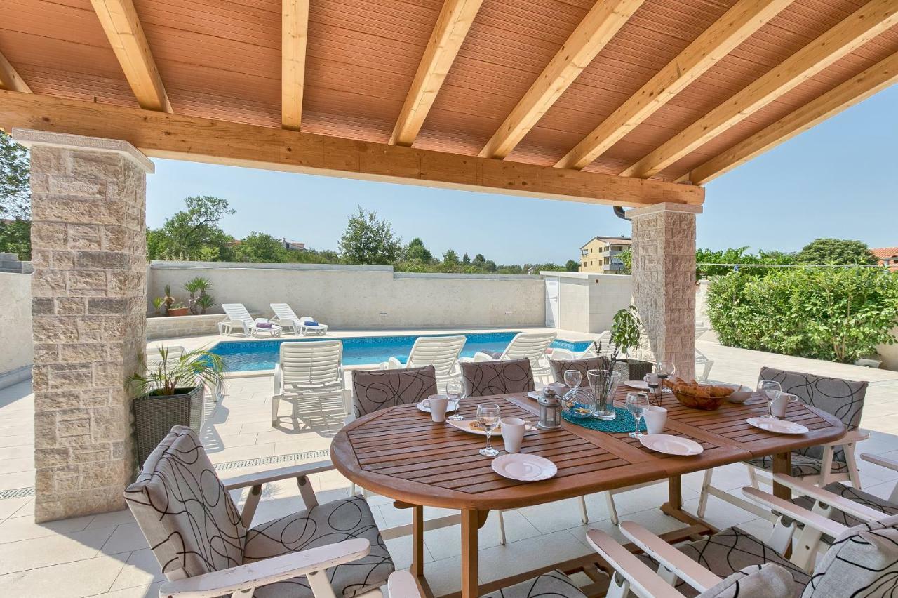 Holiday Home Nikol بولا المظهر الخارجي الصورة