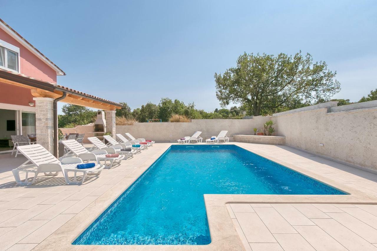 Holiday Home Nikol بولا المظهر الخارجي الصورة