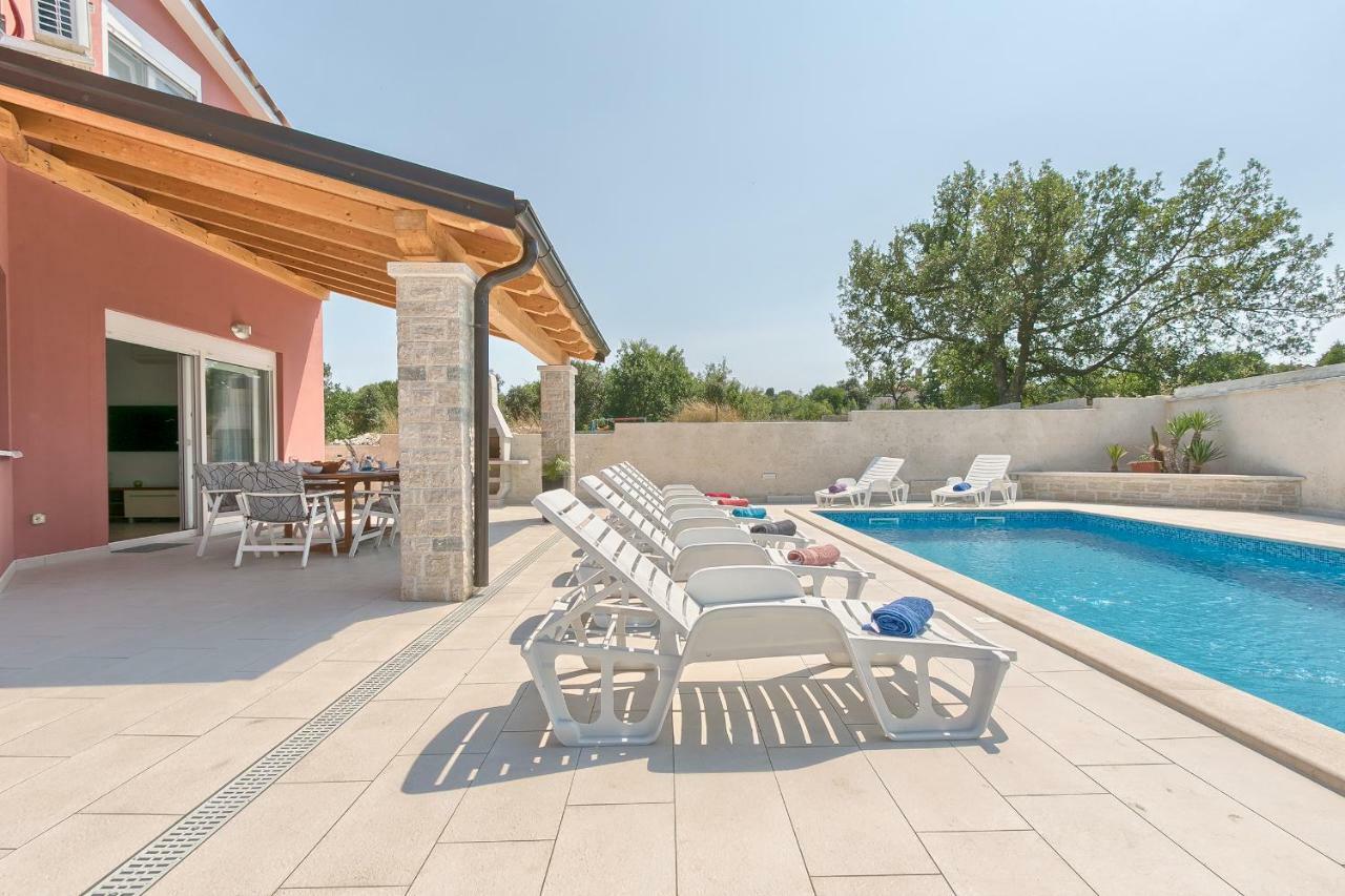 Holiday Home Nikol بولا المظهر الخارجي الصورة