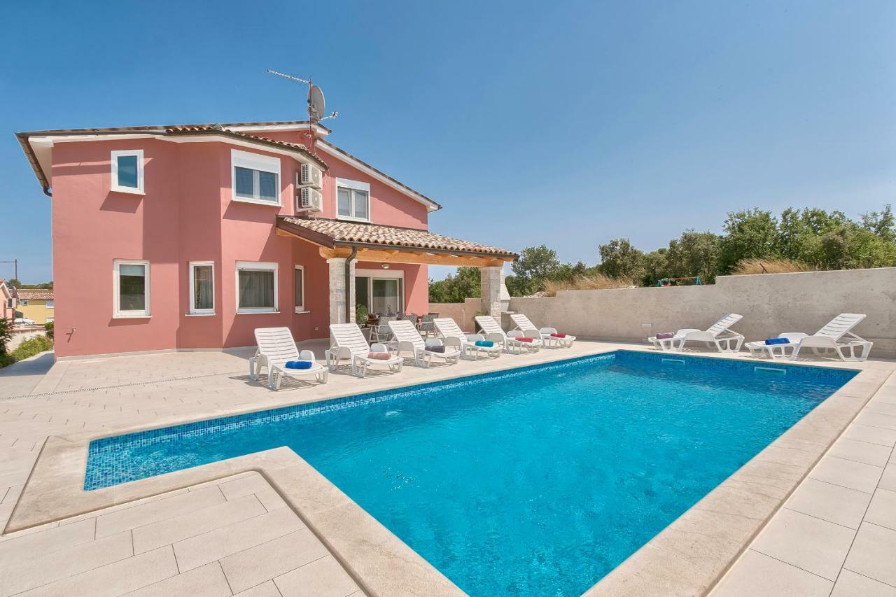 Holiday Home Nikol بولا المظهر الخارجي الصورة