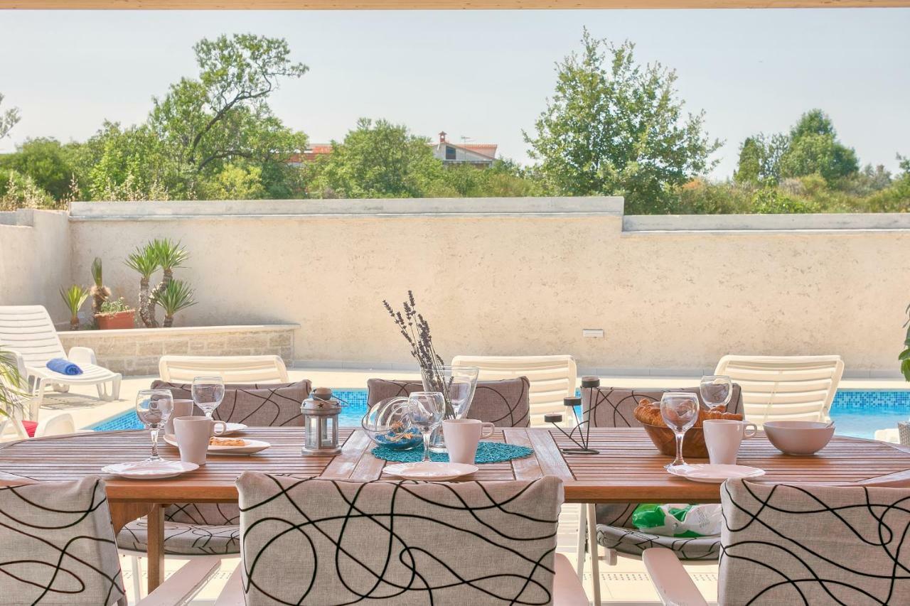 Holiday Home Nikol بولا المظهر الخارجي الصورة