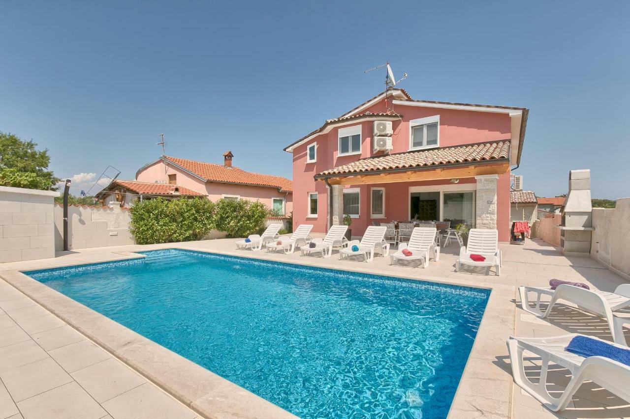Holiday Home Nikol بولا المظهر الخارجي الصورة