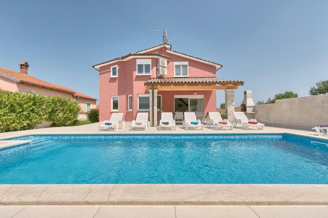Holiday Home Nikol بولا المظهر الخارجي الصورة